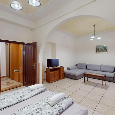 Herczeg Apartment Miskolc Exterior photo
